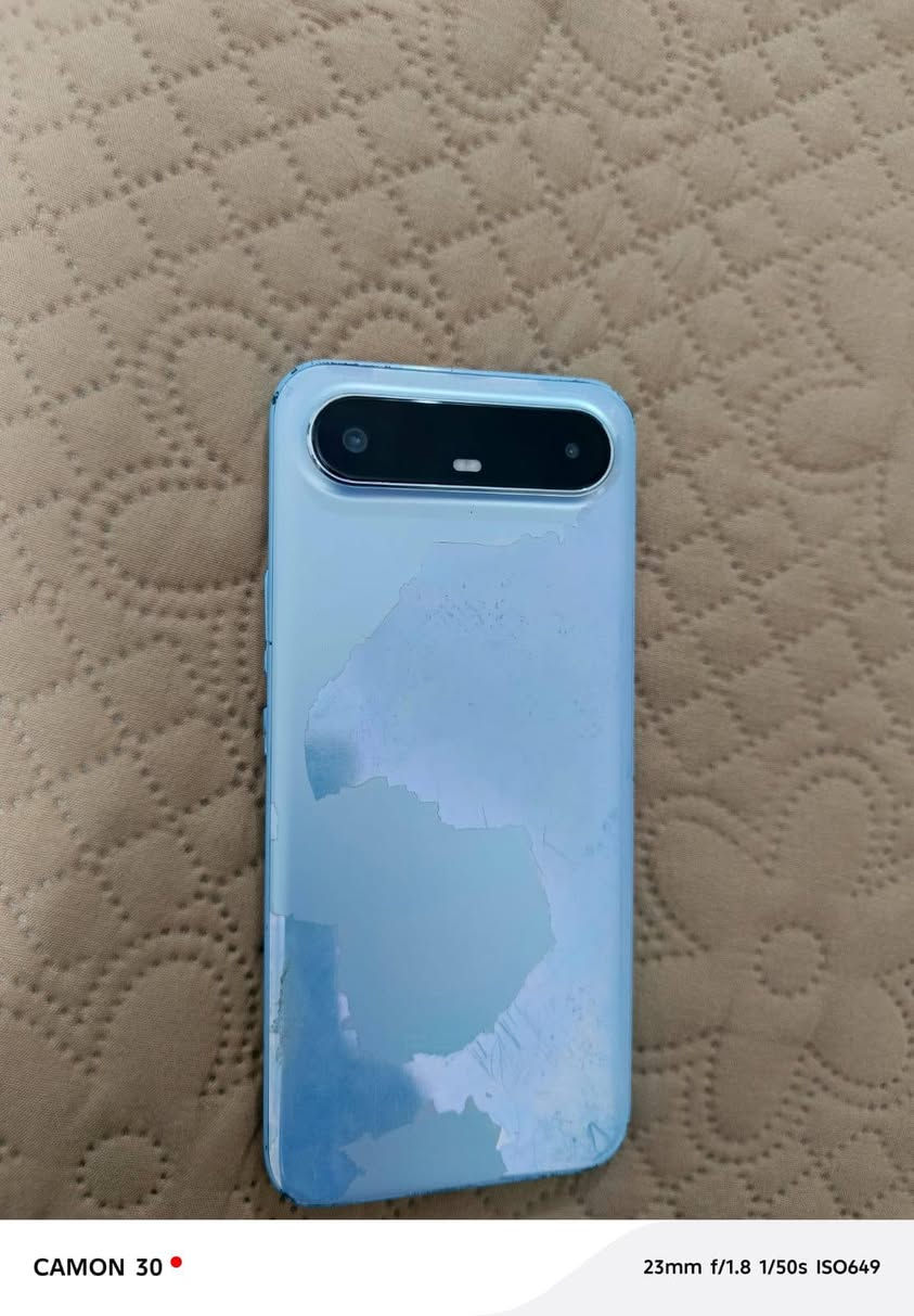 TECNO POVA Slim 5g
انحف وأخف جهاز بالعالم كاميرا كزازه جهاز ما مفتوح بي كسر بشاشه ما مآثر على الاستخدام نهائيا فوووول سلاسه 
256 +16 RAM
بطاريه 5160
60 فريم  
اضائه تفاعليه حول الكاميرا تكدر تخليها وتكدر تلغيها 
السعر 175 علما أن سعره الجديد 340 الف مستعجل على البيع العنوان الشطره
***********
