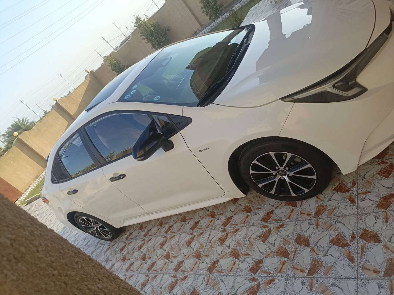 سلام عليكم 
كورلا موديل 24 هايبرد شكل لمريكي 
رقم بغداد الدولي 
محرك 1800
سياره حلوه وجديده مكفوله من صبغ وتبديل 
فول مواصفات 
داخل احمر 
كشانه جلد 
وكشن كهرباء 
سعر 148 وبيه مجال بسيط 
***********
***********
سونار وي صور 
مكان الانبار الكرمه
