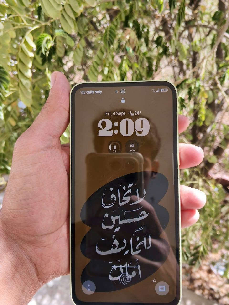 السلام عليكم... 
جهاز للبيع... 
سامسونج A54 5G ذاكرة 256 رام 8 الجهاز كله بلادي  الجهاز مفول وكله شغال الجهاز طك كاراون اخذته عل ايدي السعر 180 وبي مجال حك الجيه مكاني ديالى بعقوبه فلكه الامين ***********
