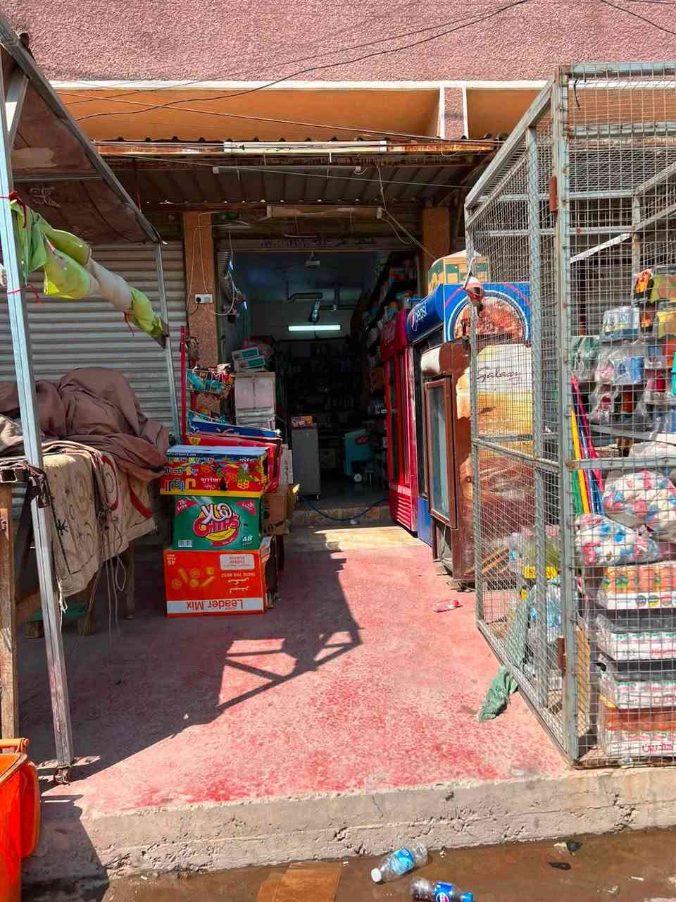 سلام عليكم اسواق للبيع عدم التفريغ في منطقه شعب عماره بناء جديد ايجارها 150 الف بالشهر ويمها سوق مع منطقه وماقبيلها ساحه رياضيه موقعها  
مكلف بالنشر صاحب المحل 

‭***********‬
