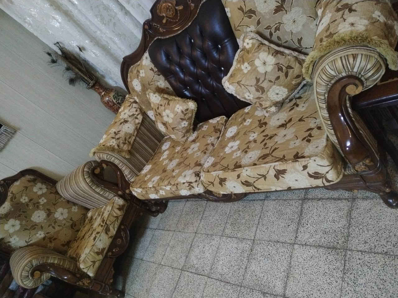 سلام عليكم قنفات نظيفه وجديده للبيع مستعجل للتواصل واتساب ***********
