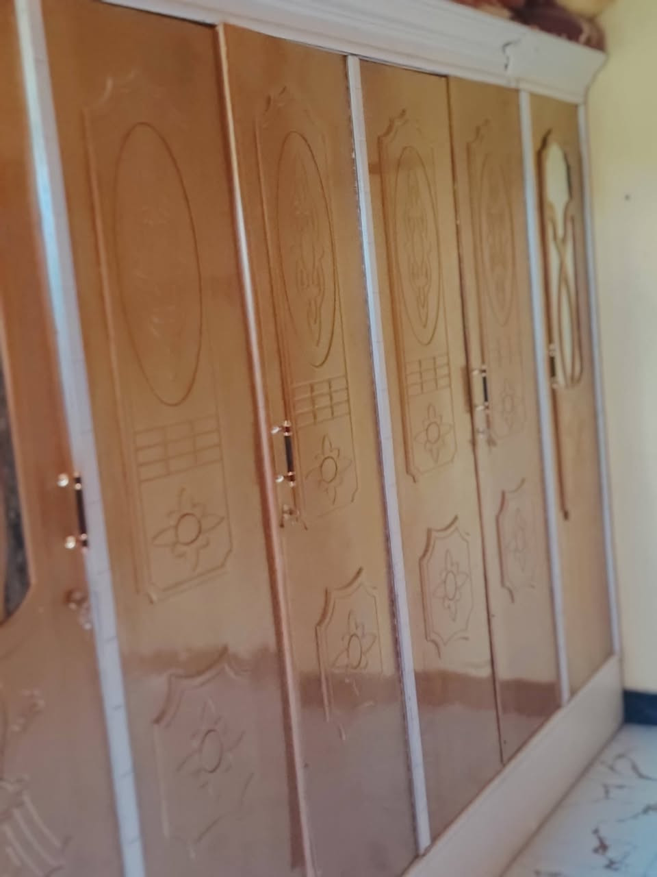 غرفة نوم ملكي 6 قطع ذهبي ابيض للبيع مستعجل - البصرة الجبيلة - ٨٠٠وبيها مجال ***********
