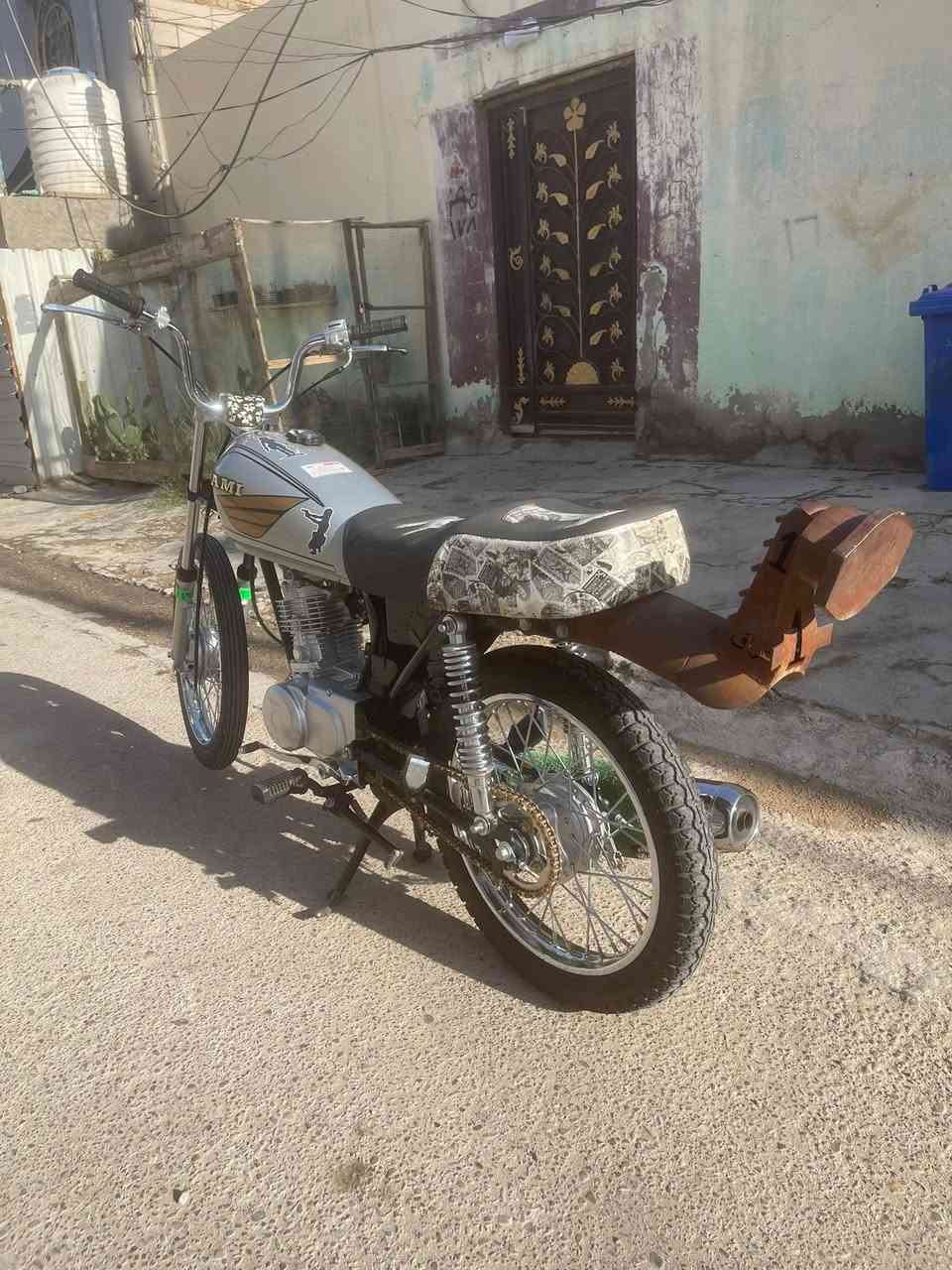 السلام عليكم شباب الربع كير للبيع شاصي 19 نامه وراق اصولي تعميره جديده السعر مليون وربع وبيه مجال ولمو شراي لا يتواصل حبايب هاذه الرقم ***********

