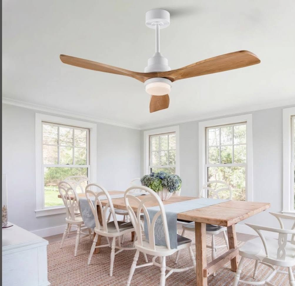 [للبيع] مروحة سقفية مودرن مع إضاءة LED - موديل Wood color (حجم 52 אינץ')
​مروحة سقفية فاخرة وعصرية تجمع بين الجمالية العالية والتكنولوجيا المتطورة، تضفي لمسة ديكور راقية للصالات وغرف النوم مع توزيع هواء ممتاز.
​أهم الميزات والمواصفات:
✅ الموديل والحجم: Wood color - قياس 52 إنج (52inch) لتغطية ومجرى هواء ممتاز.
✅ التصميم: هيكل أبيض عصري مع 3 ريش بلمسة خشبية أنيقة وإنحناء انسيابي.
✅ أنظمة التحكم المتطورة:
​ريموت كنترول للتحكم السهل عن بُعد.
​تطبيق خاص للهاتف الذكي (App Control) للتحكم الكامل بالسرعات والإضاءة من جهازك.
✅ الإضاءة: وحدة إضاءة LED مدمجة وموفرة للطاقة بمركز المروحة.
✅ الأداء: محرك قوي وعالي الكفاءة مع تشغيل هادئ جداً بدون إزعاج.
✅ الحالة: جديدة تماماً داخل الكارتون.
​📍 الموقع: بغداد.
​💰 السعر: [أدخل السعر هنا] دينار عراقي
​📲 للتواصل عبر الواتساب: ***********
