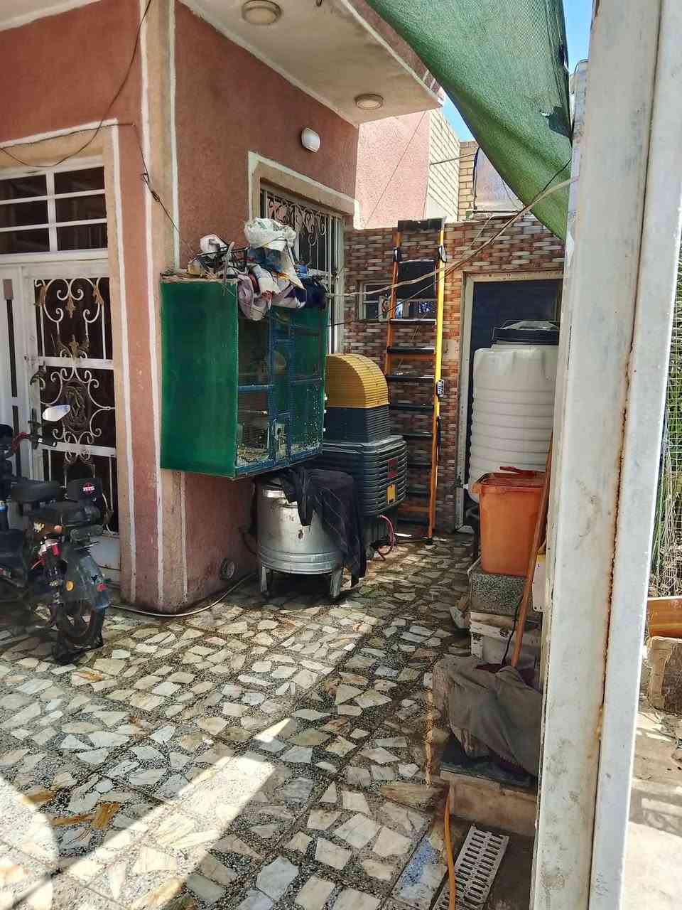 بيت مساحه104/ 8 في 13طابقين كامل بدون نقص 3غرفه نوم مطبخ مفتوح 3حمامات استقبال شارع تبليط ورصيف حديث بغداد الشعب حي الجزائر خلف السده فتحه المضخه طابوزراعي اتصال على رقم *********** ابومرتضى الكعبي
