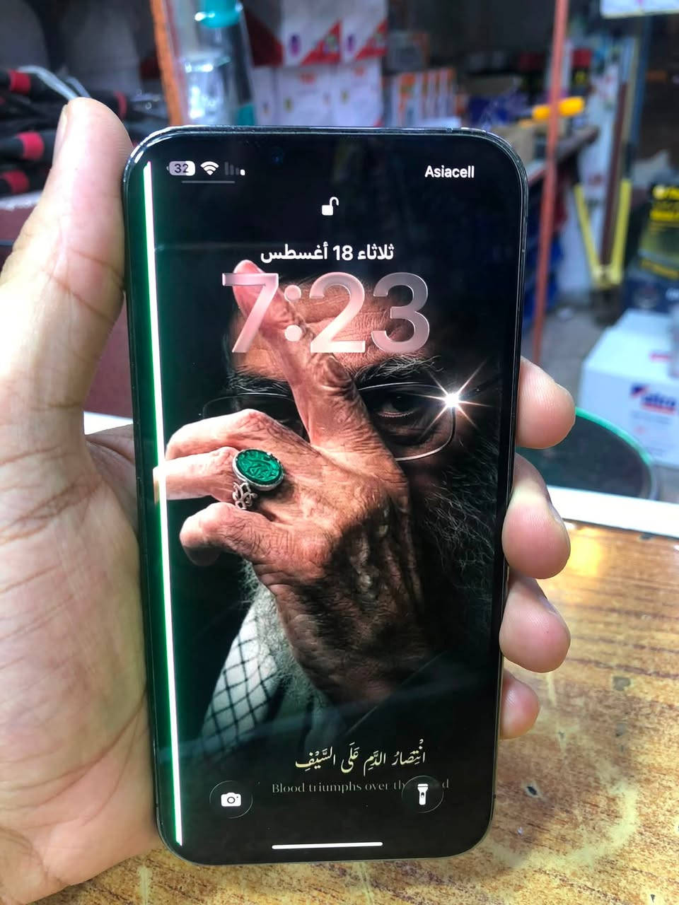 ايفون 13 برو ماكس ذاكرة 512
زلغ واحد مابي نظيف جداً جداً خصوصاً الكاميرا فد شي خذيته قبل كم شهر من شركة فرايزون حتى لاصق الشركة بعده موجود بي ، 

كارتونه وملحقاته موجودة وياه

عيبه الوحيد طاح مني وصار هذا الخط بالشاشة بس ما مأثر عليه فاستخدمته طبيعي .

سعره 600 الف
هذا رقمي ***********
