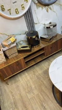 ميز تلفزيون • ١.٥م • نجف