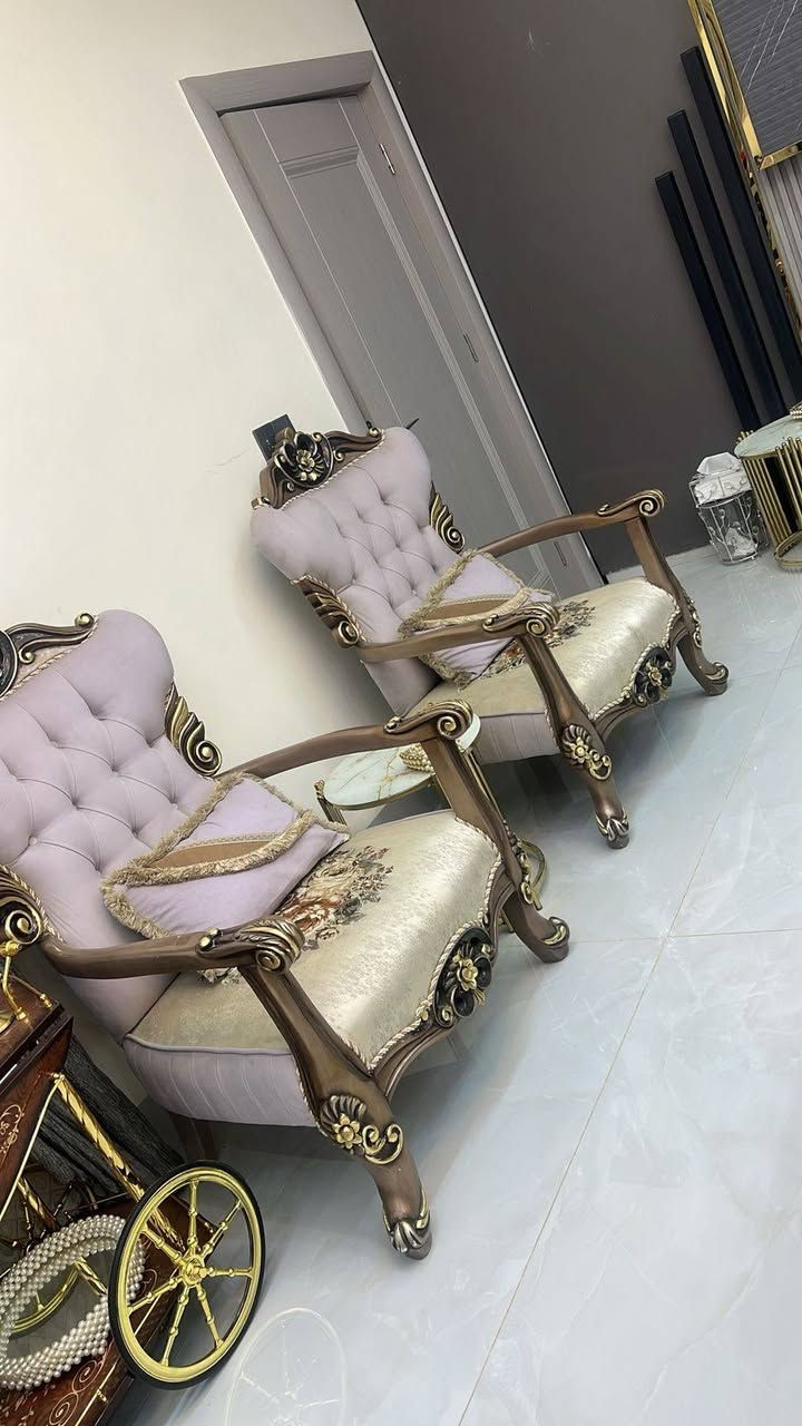 ديوان كامل للبيع 
للاتصال ***********
