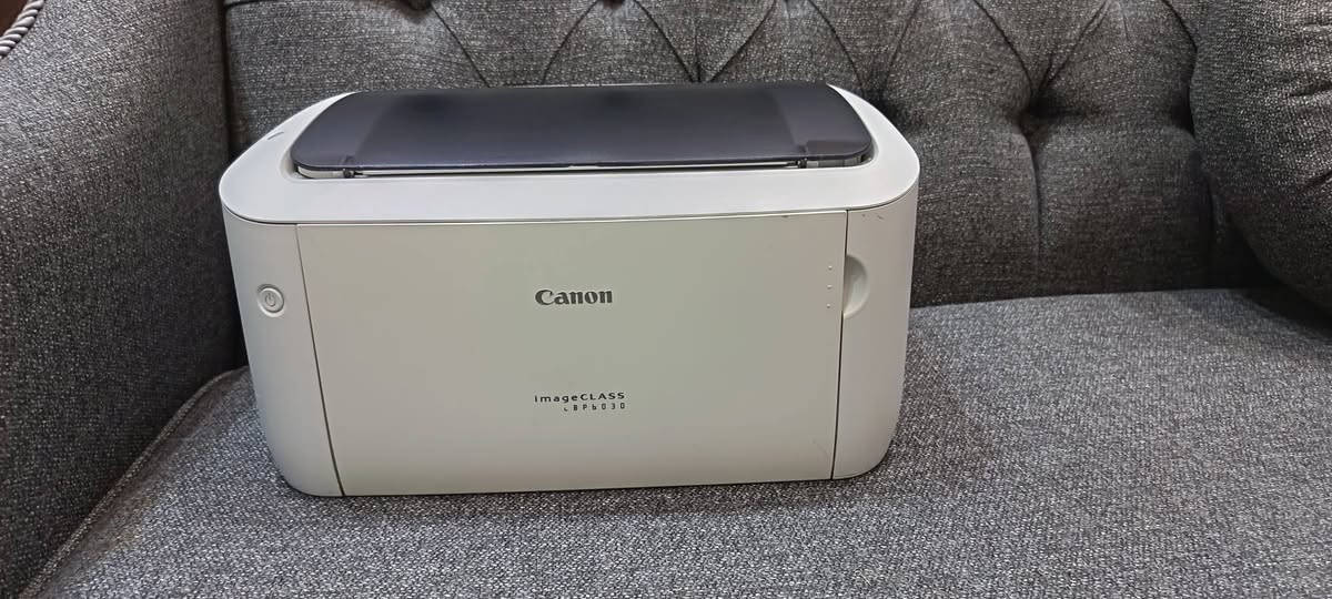 طابعه كانون LBP6030 ابيضّ وأسود الكاترج ليزري
ب ١٠ الف تطبع ١٨ ورقه بل دقيقه ويطبع 2000  وتسحب من الموبايل والحاسبه نظيفه مال بيت
*********** 
بغداد الشعب

