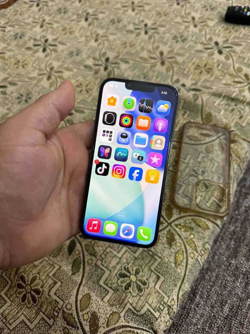 السلام عليكم 13 pro فقط الحجم الصغير 
جهاز نظيف كلش شاصي جلخ ما بي الجهاز تك ذاكرة 256
لون اسود الجهاز مستبدل بطاريه وكامره يم شركة ابل يعني حاله حال الما مبدل بي شي مكاني موصل ***********
السعر 520 بي مجال حك جيتك

نص مكتوب في الصور:
- ٨:١٦
- البطارية
- سجل الإصلاح
- الجزء
- الحالة
- أصلية
- تم الإصلاح
- ١٠ تموز، ٢٠٢٣
- معرفة المزيد حول إصلاح البطارية...
- ٨:١٦ الكاميرا سجل الإصلاح الجزء الكاميرا الحالة أصلية تم الإصلاح ١٠ تموز، ٢٠٢٣ معرفة المزيد حول إصلاح الكاميرا...
- حالة البطارية والشحن
- كما هو الحال مع البطاريات القابلة لإعادة الشحن، بطارية الهاتف قابلة للاستهلاك وتصبح أقل فاعلية مع الوقت. معرفة المزيد...
- الحد الأقصى للقدرة
- ٨٥٪
- هذا قياس لقدرة البطارية مقارنة بقدرتها عندما كانت جديدة. قد تتسبب القدرة المنخفضة بتقليل ساعات الاستخدام بين عملية الشحن والأخرى.
- أقصى قدرة للأداء
- ستساعد الأنظمة المضمنة في النظام والمكونات في تخفيف آثار الأداء التي قد تلاحظها أثناء التقدم الكيميائي في عمر بطارية iPhone.
- شحن البطارية المحسن
- للحد من استنزاف عمر البطارية، يتعلم الـ iPhone من عادات الشحن اليومية، بحيث ينتظر ولا يتجاوز ٨٠٪ حتى يحين موعد حاجتك إلى استخدامه.