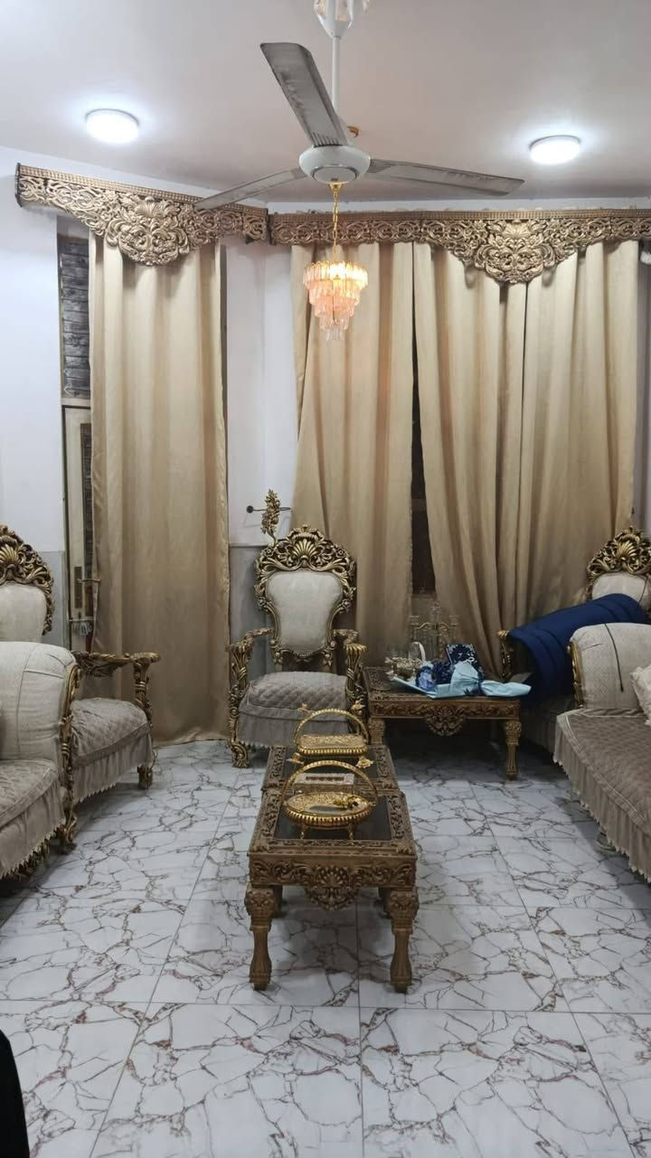 بيت ١٠٠ متر طابو زراعي
سند ٢٥ 
واجهه ٧ ونص نزال ١٣ ونص ( طابقين)
يحتوي الدار على غرفتين وصاله وكليدور ومطبخ 
و٢ صحيات داخليه وخارجيه 
الموقع/ نادر قراغول شارع الكبان فرع الصيدليه ***********
السعر 95 وقابل للتفاوض
