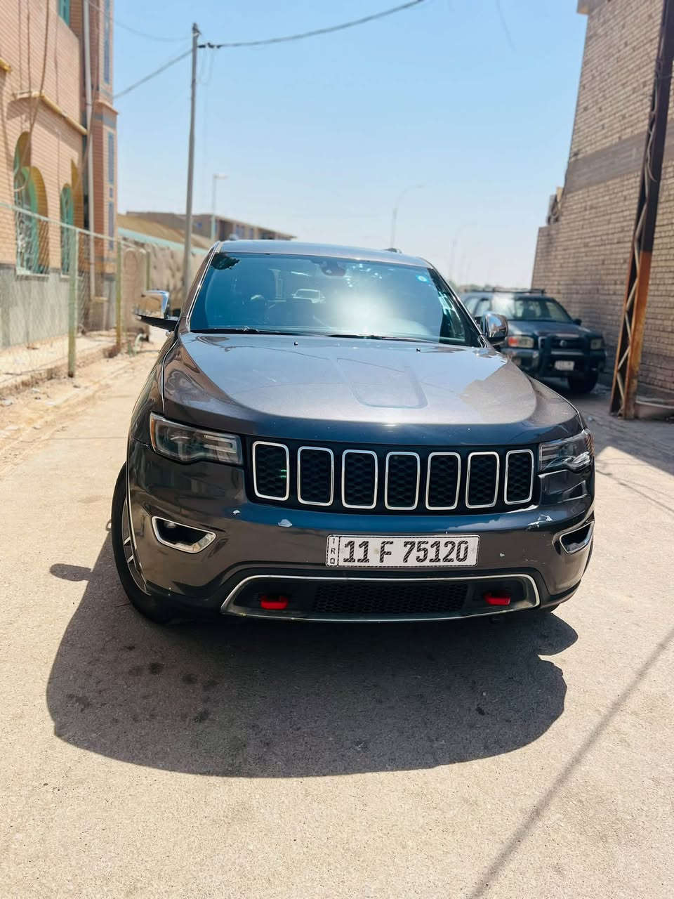 السلام عليكم
جيب امريكي موديل 2020 فئة لمتد سياره 1/1 
رقم بغداد الجديد تحويل ثاني 
حادثها من امريكا 
بنيد وجاملغ   
المواصفات 
بانوراما 
بصمة 
بصمة ابواب 
تشغيل عن بعد 
رادارات جانبيه 
حساسات خلفية 
شاشة كبيره
كاميرا 
كشنات جلد 
كشنات تدفئه
كشنات كهرباء 2
ماوس 
تحكم ستيرن جهتين 
كروز سرعة 
لايت زنون منظومه كامله جديده شادها على سياره
بلوجكتور زنون 
لد امامي 
هوكات اماميه
سستم صوت سماعات + دمام خلفي 
فور ويل 4x4  
مكينة 6 سلندر 
 3600 
سياره ماشيه 98 كم
جديدة كلش حلوة
السعر : 235/دفترين و وخمس وثلاثين وبيها مجال بسيط .
العنوان : النجف الأشرف 
للاستفسار 
الاتصال على الرقم : *********** او ‭***********‬
ملاحظة كلشي اكو بالسوك وهلا وكل الهلا
