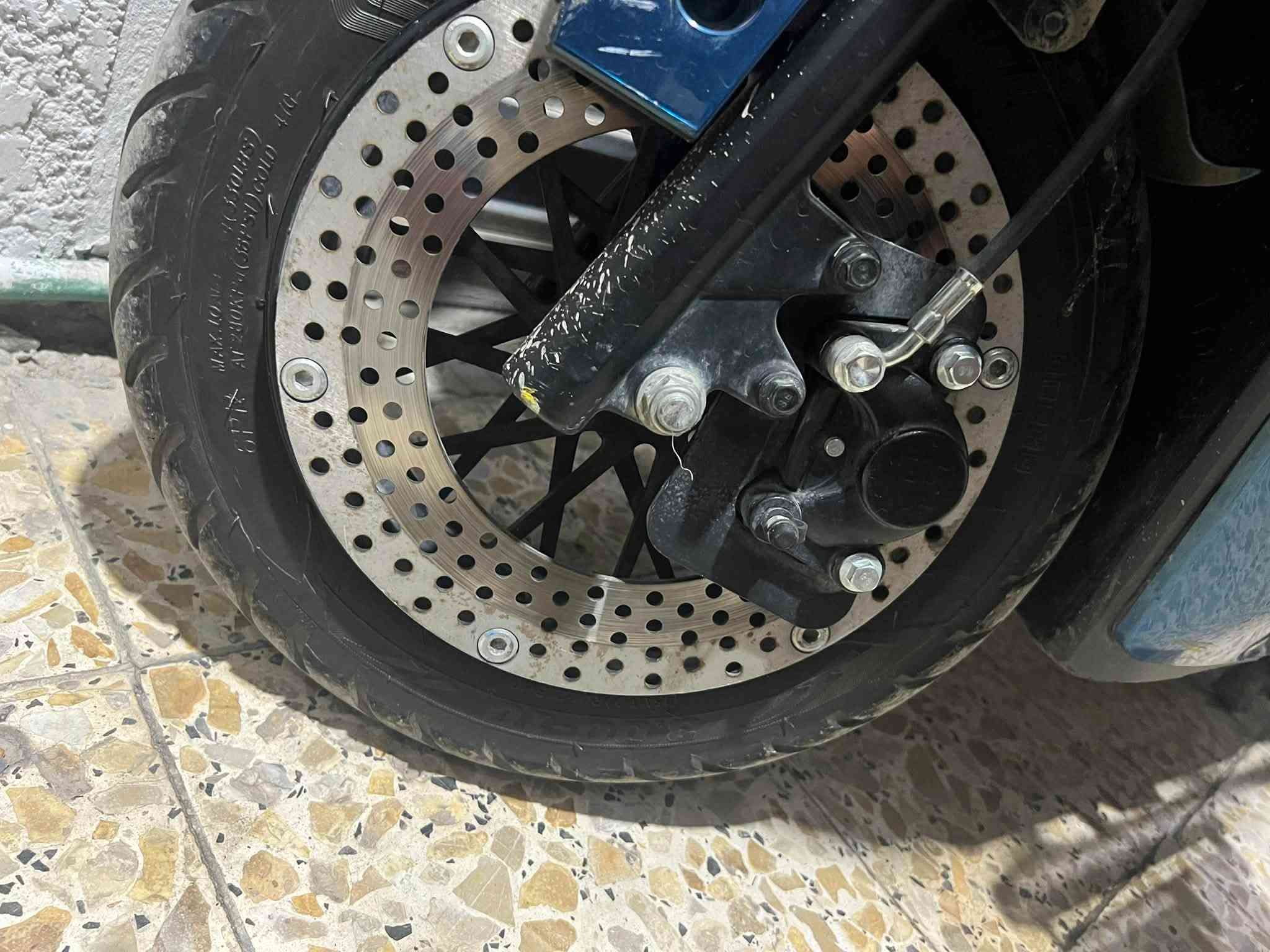 R318 • موديل ٢٥ • ٦ بطاريات كبار