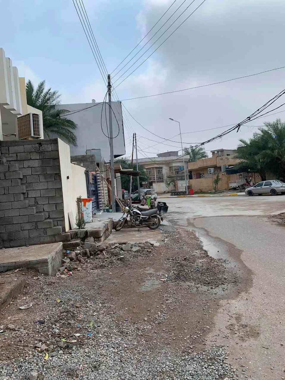 هيكل للبيع الموقع :  بعقوبة بهرز وسط حي القادسية خلف اسواق الامل

المساحة : 150 متر

الوجهية : 7.5

النزال : النزال20

جنس العقار : طابو ملك صرف زراعي سند25

تفاصيل الدار : يحتوي على كراج يلزم سيارة -صحيات خارجية -استقبال- مطبخ - صالة -ومجموعة درج -مناور عدد اثنين -غرفتين نوم وحدة من الغرف سويت  الاستفسار الاتصال على الرقم ***********
