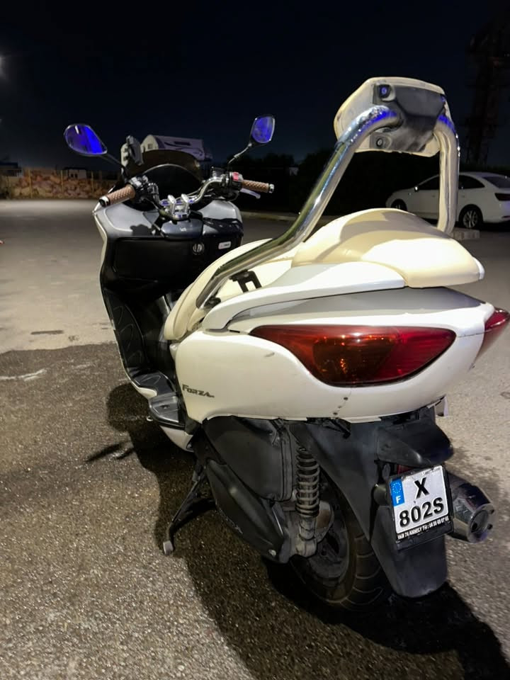 للبيع فورزه ٠٨ ماكينة كبس موتور بحالة جيدة لا يحتاج اي مصاريف مكاني اربيل سعر ١٢ ورقة بيه مجال للتواصل ***********
