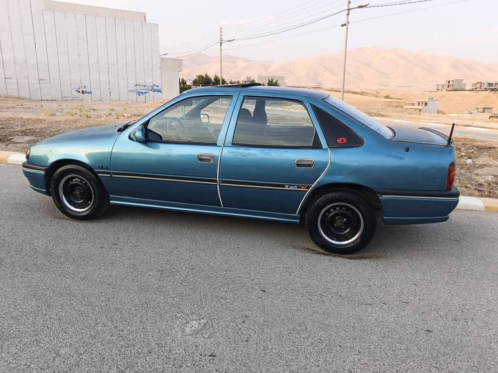 ئۆپڵ ڤیکترا مۆدێل 1991 مەکینە 20 ئاڕمی پلاستیکی سلێمانی بەشەرتی ئاڕم و ئەوەلیات و موس و بڕاوە غرامەش سەیارەکە بێ تەقەو ڕەقەیە بەس تۆزێ مەکینەی دوکەڵ ئەکات دوو جام کارەبایی قفل مەرکەزیە سڵایدی ئیش ئەکات چوار تایەیی تازەیە گێچی ناو داشغولی لایت و ئیستۆپ لایت هەموی ئیش ئەکات شوێنم سلێمانیە گۆڕینەوە ناکەم  تەنها بۆ فرۆشتنە 

سعری 25 گەڵا قوفڵێ کۆتایی 100 هەزار غرامەشی تیایە بۆت ئەگەڕێنمەوە  
ژم . *********** السليمانية, العراق
