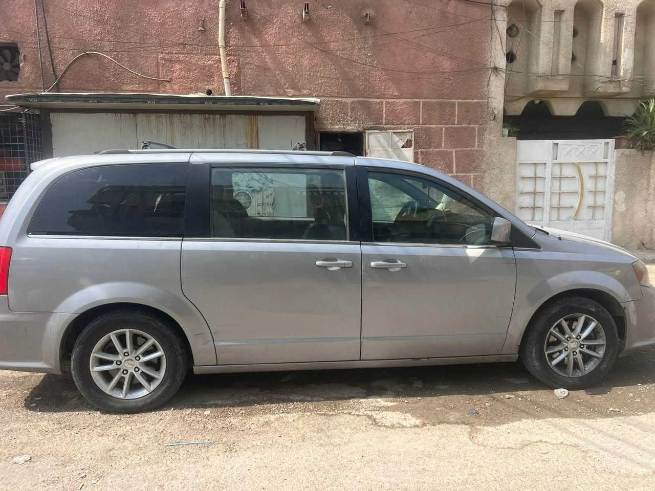 دوج كرفان  7راكب 2019   سياره نضيفه حادث بنيد وجاملغ ايمن نصف فول مكينه 3600 حدادية صدر 100/100 تخم تاير جديد باتري جديد  تبريد ثلج تحويل ثاني يوم السعر 155وبيه مجال بغداد حي اور ‭***********‬
