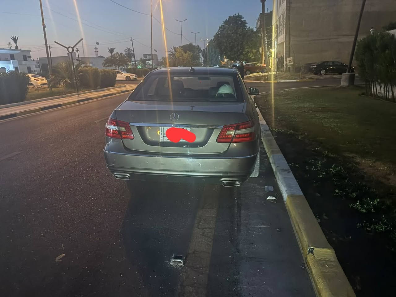 مرسيدس موديل  W212 .... E350 ...2011 ...بدون نواقص ..تبريد ثلج ..صدر خلفي امامي مكفول...لون نفطي مميز احلى من الصور .....رقم بغداد ....للتواصل على الرقم ..السعر 14000$..........***********
