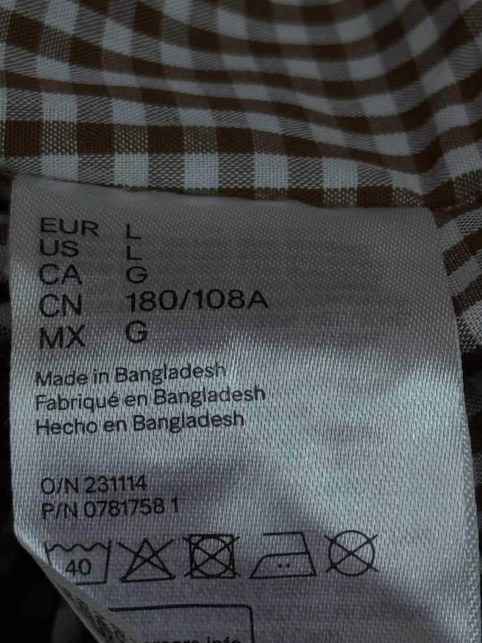 قميص H&M اورجينال نضافة100‎% ‎

قياس : L

‏MADE IN BANGLADESH

غير مستخدم

———————————————-

يوجد توصيل 🚚 ( بغداد - محافظات العراق )

☎️رقم الهاتف : ***********

للحجز - دايركت

نص مكتوب في الصور:
- H&M قياس : L
- H&M