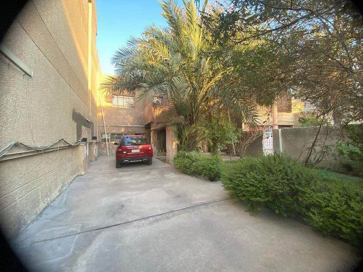 عقار في بغداد الجديدة حي الخليج قرب فلكة الكاتب عدل سابقا مساحة 400 متر واجهة 11.5 نزال 35 الطابق الارضي بناء قديم الطابق الثاني بناء سنة 2009 البيت مسلح اي تفاصيل تحبون تعرفوها هذا رقمي واتساب متوفر السعر قفل اخوان بلا زحمة .
*********** بغداد, العراق

