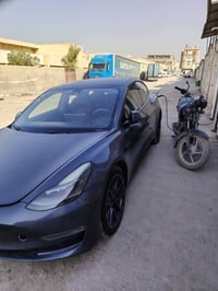 تيسلا موديل 3 تك ماطور 2023 ماشيه 40 الف رقم بغداد حادث 3قطع السياره ج...