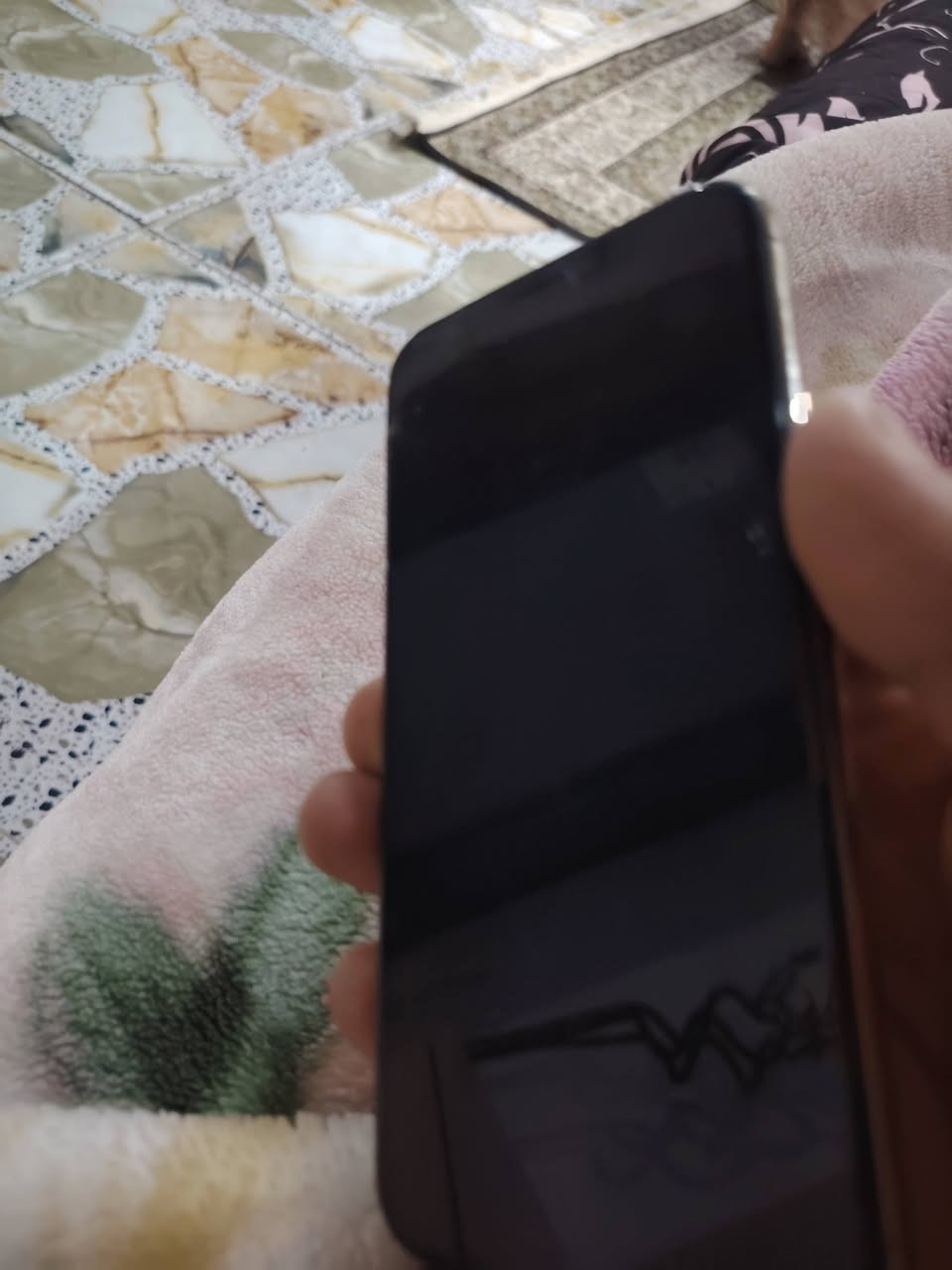 سلام وعليكم ايفون 11 برو  ذكره 256 بطاريه بل 90 جهاز بلادي مامفتوح ابد ضهر مكسور سعره 150
عنوان بغداد شارع فلسطين ***********
