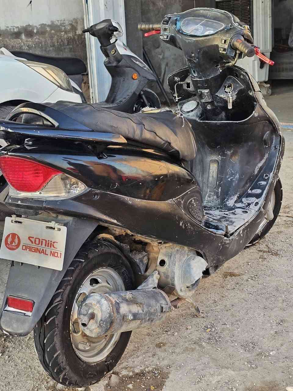 سلام عليكم دراجه البيع في ون  دراجه بيهاا ضعف بل مكينه دراجه شغاله مابيهاا شي سعره 350 وبيهاا مجال حك الجيه اتصال ***********
