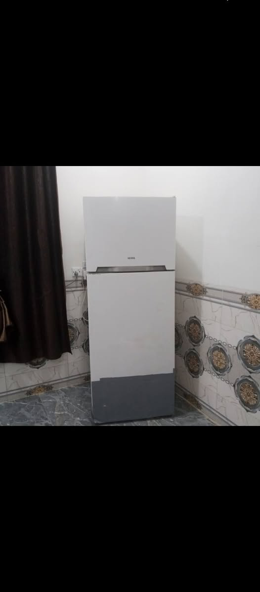 ثلاجه مستعمله للبيع حجم كبير الفوك يثلج والجوه ضعيف الإتصال على الرقم *********** أو تفضل على الخاص
