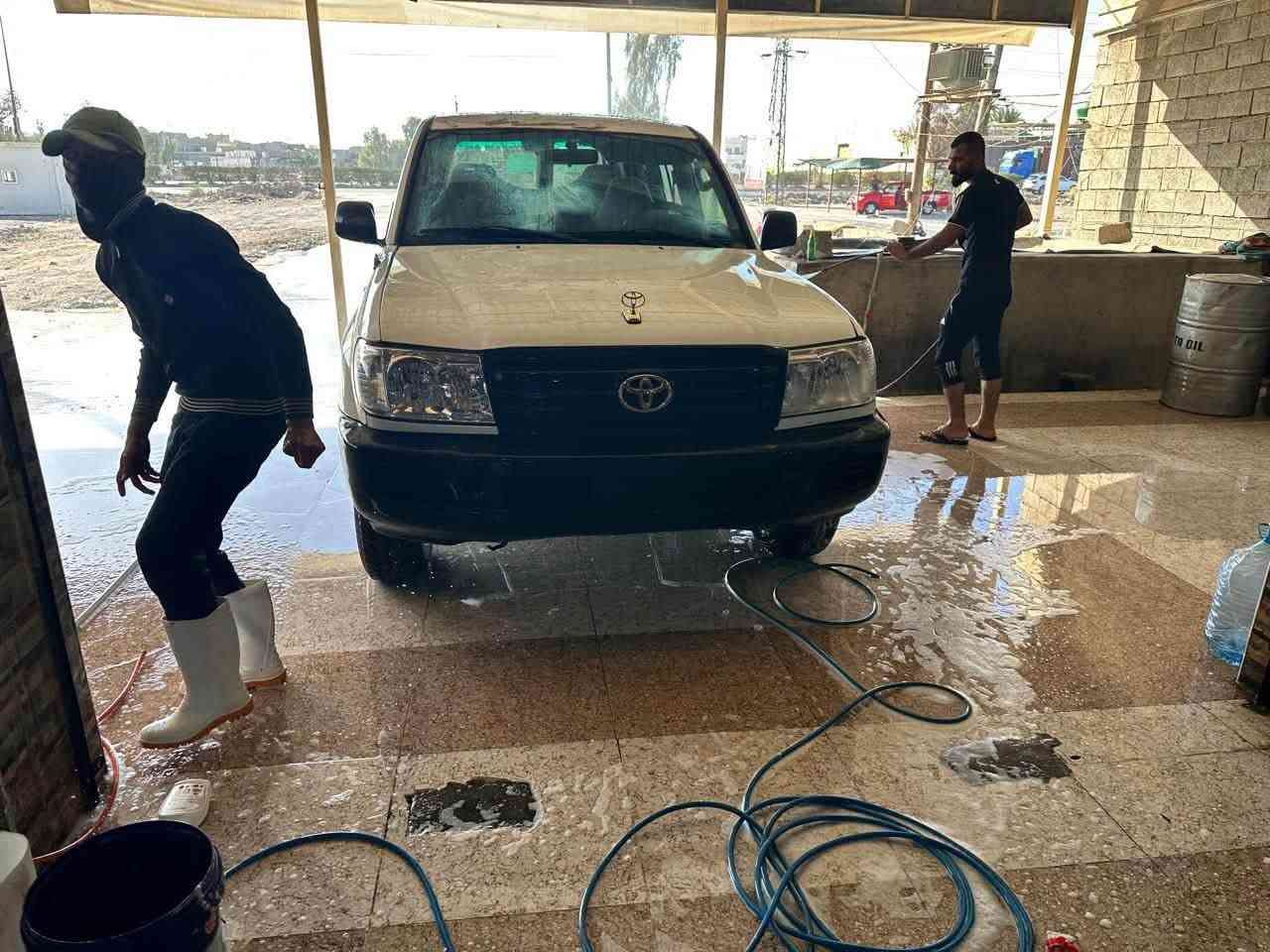 لاندكروز لبيع 2004 مال مزايده يترقم انبار كامل
مابي اي نقص غير كيج دشبول وكاله باركود
 واوراق كامل سعر 75 تيجي تشوف وتدلل صبغ عام 
رقم مبايل ***********
