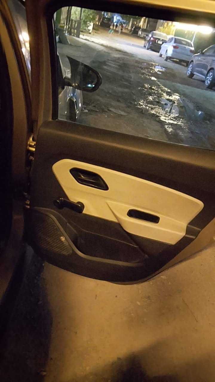 السلام عليكم
سياره رينو داستر 🚗
موديل 2019  السياره بيها مشكله بسيطه بل كير 
ومشط ستيرن سياره ... سياره خير من الله وتبريد حلوو 
.
. العنوان بغداد - الكاظميه - الطي 
.***********
.
