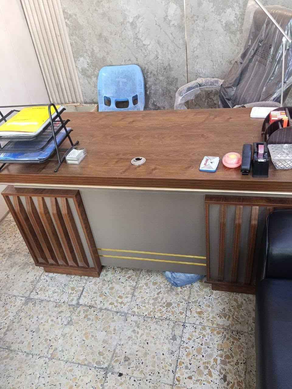 مكتب عقار للبيع او بيع الأثاث متفرق
سومر شارع المدارس بلقرب من مطعم الياسمين ***********
