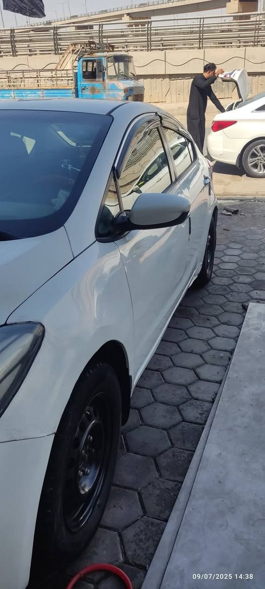 سيراتو ١٣شكل ١٤ السياره جاهزه من كلشي كير مكينه تبريد تخم تاير باتري جديد السياره بيه قطعتين صبغ بدون دواخل 
جاملغ وبنيد صبغ والبنيد مكانه ومرشوش بلادي ممفتوح 
مكان السياره نجف ***********
السعر ٩٢ قفل قفل
