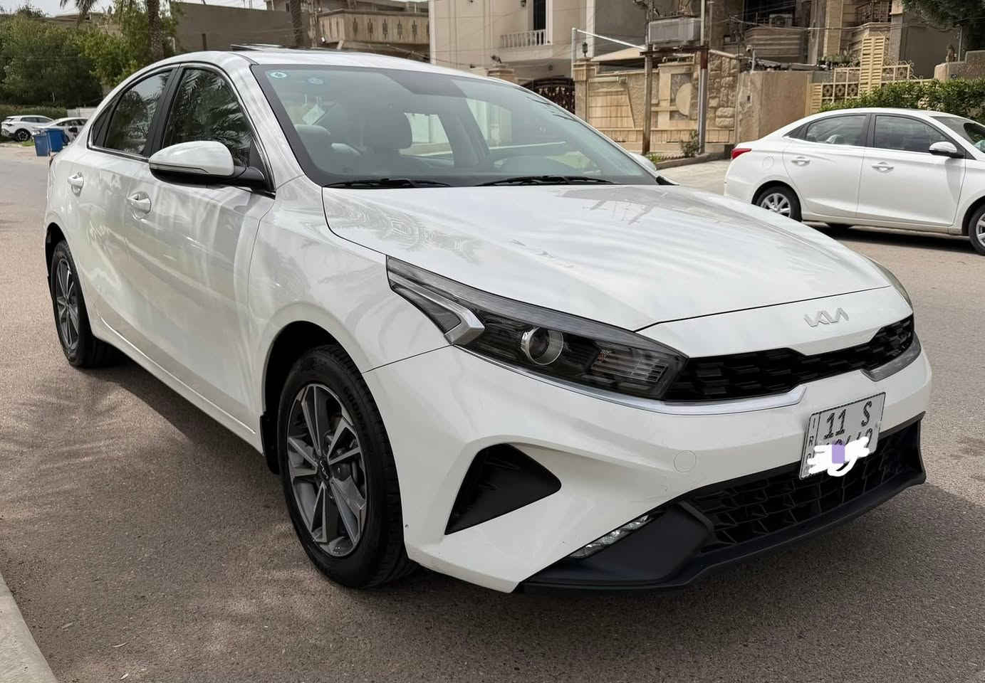 سيراتو 22 بسمي محرك 1600 كلشي بيها ع شرط تخم تاير حداديه مال شركه ماشيه 69 سعر 160....... ***********
