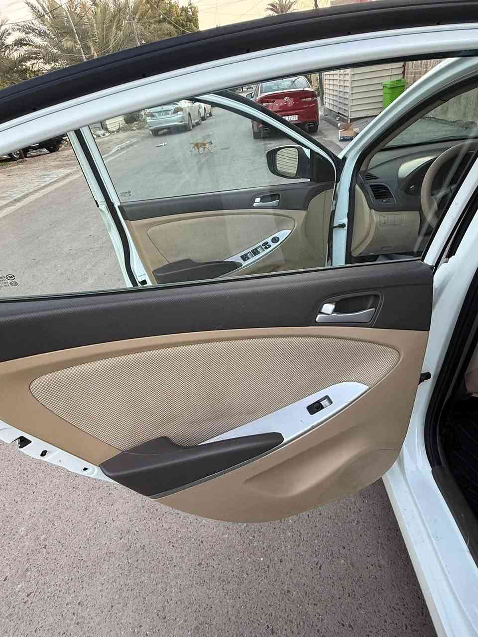 سلام عليكم 
اكسنت خليجي للبيع فقط موديل ٢٠١٢ 
رقم بغداد بأسمي سنويه وهزه بعدها ما منتهيه 
مكفوله عدا جاملغ امامي مصبوغ اثر شخط قوي وبارد بسيط ما مبين جاملغ الخلفي مبين بالصور 

تدفئة مكفول
تبريد مكفول
صدر مكفول
كير ومحرك خير من الله يعني متصرف عليها اي شي جاهزه 

ماشية ١٤٠ الف 
مواصفات عاديه 

السعر : ٩٥ بيها مجال حك الجيه
***********
