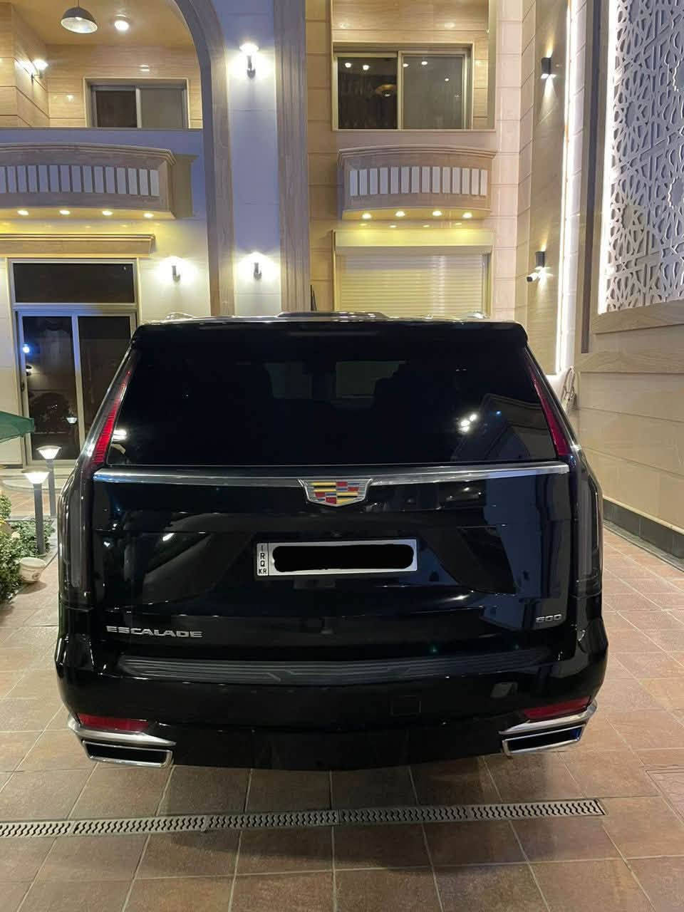 السلام عليكم
كاديلاك اسكاليد وارد امريكي كلين
موديل 23 فئة premium
محرك 6.2 V8
رقم سليمانية 
اللون اسود
ماشية 34 mi
السعر 66000$
للتواصل
***********
