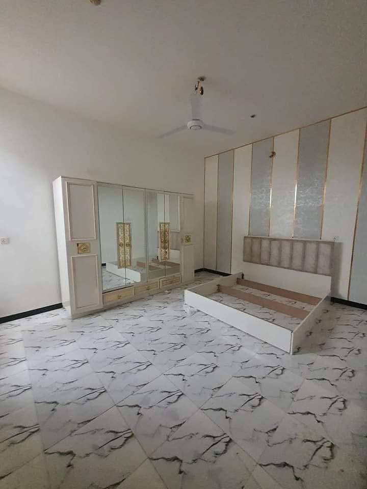 #للبيع او مراوس ب نص قطعه او مشتمل طابق ونص

 ب٧ الاف او ١٦ او ١٧

🏡بيت مساحة 250متر الواجهه 12ونص والنزال 20 م 
طابو صرف بناء طابوك 
الفلوجه حي الشهداء منطقة 21الف خلف عماره الجنابي 
يحتوي على 
غرفتين نوم 
صاله 
مطبخ واستقبال 
صحيات منور 
السعر 110مليون 
***********

     ((بيع او مراوس فقط))
