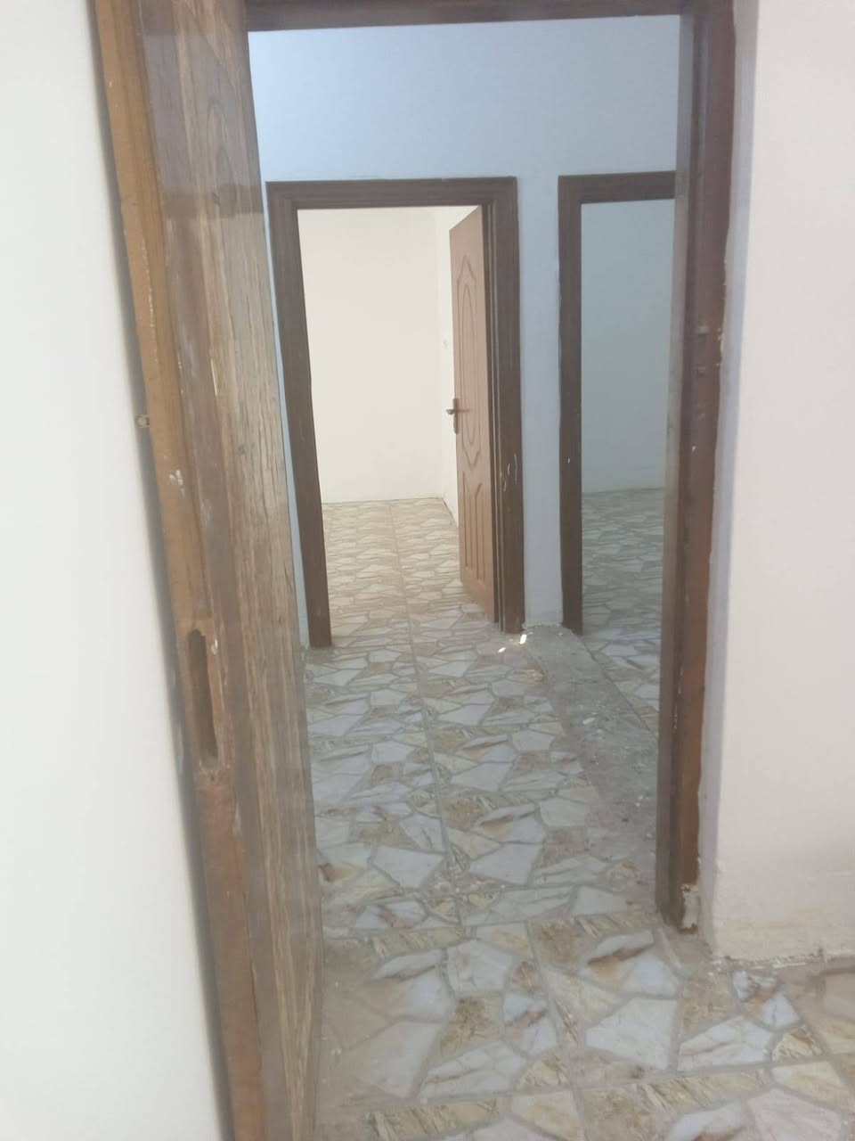 السلام عليكم
دار للبيع موقع الدار اول متنزل الجسر مال سيف سعد على اليمين المساحة الكلية ٢٦٠ سند بسمنه فارغ حاليا ترميم جديد الواجهة ١٦  او ١٧ متر  ٤  غرف نوم
موقع جيد السعر ١٤٠
*********** للاستفسار
