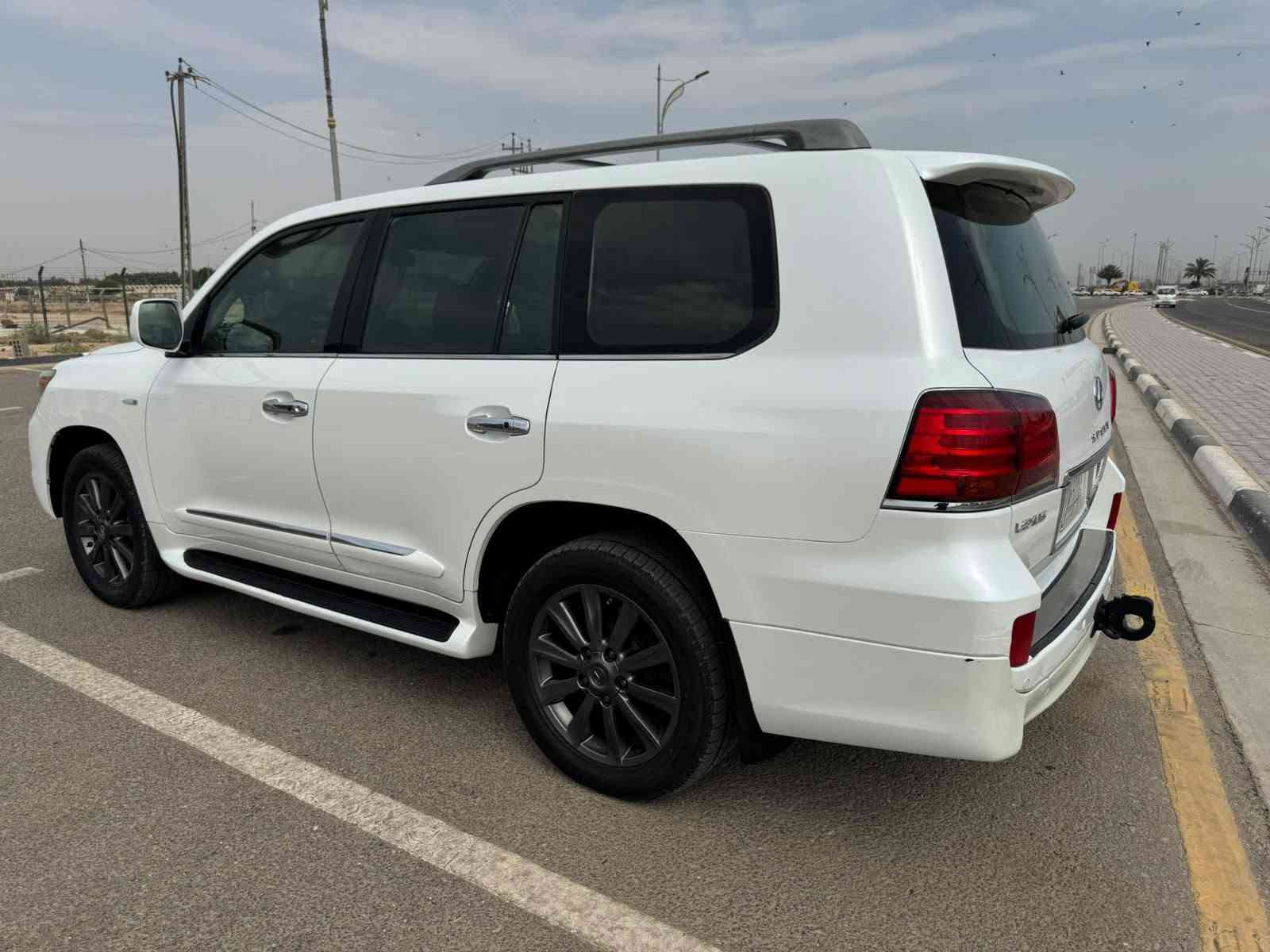 لكزس LX 570 • ٢٠١١ • فول مواصفات