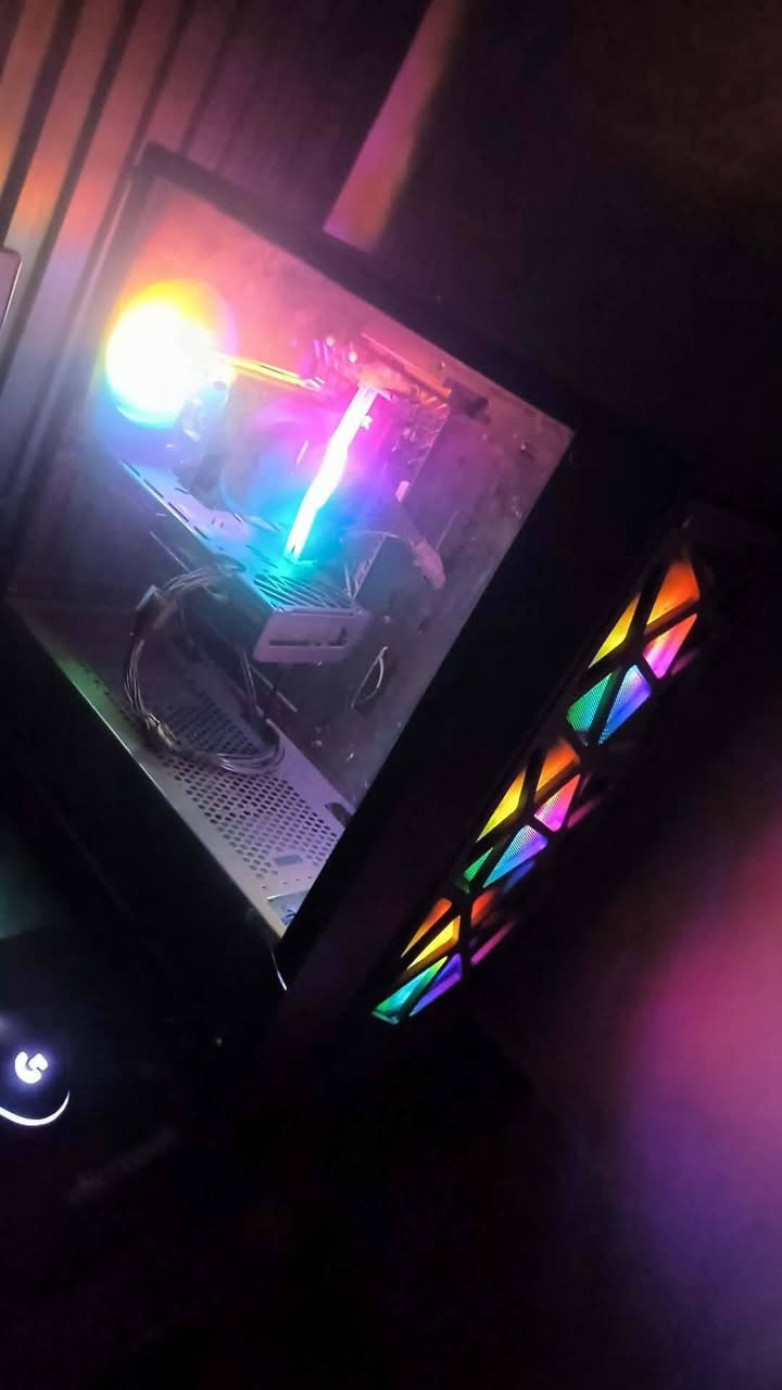 🔥 للبيع تجميعة Gaming احترافية + شاشة 🔥
🖥️ مواصفات التجميعة:
✅ المعالج: Intel Core i5-12400F (الجيل 12)
✅ كرت الشاشة: AMD Radeon RX 7600 8GB
✅ الرام: 16GB DDR4 بتردد 3200MT/s
✅ التخزين: SSD NVMe سعة 1TB (954GB فعلية)
✅ النظام: Windows 11
🖥️ الشاشة:
VECTOR
معدل تحديث 165Hz
دقة 4K
🎮 التجميعة ممتازة للألعاب الحديثة مثل: Warzone، PUBG، GTA V، Red Dead Redemption 2، Cyberpunk 2077، Valorant، Fortnite وغيرها، مع أداء قوي وثابت.
📍الجهاز نظيف وجاهز للاستخدام مباشرة، بدون أي مشاكل. 💰 السعر ***********
