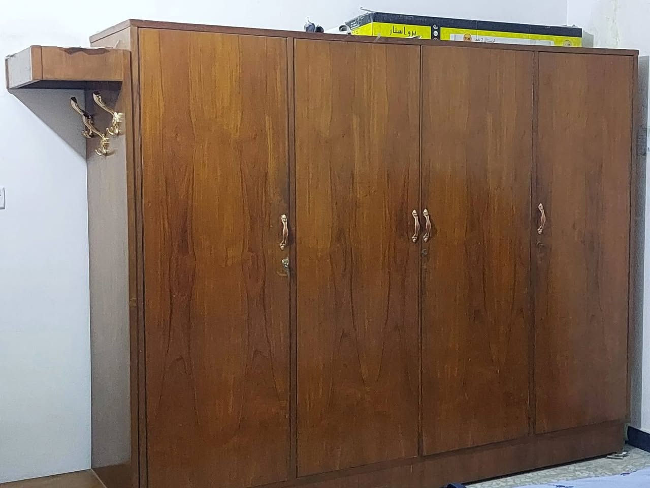 غرفة نوم اربع ابواب
غرفة نوم 
صاج برة وجوة 
مستخدمة نظافه ٧٥% 
للبيع / المكان / البياع 
***********
