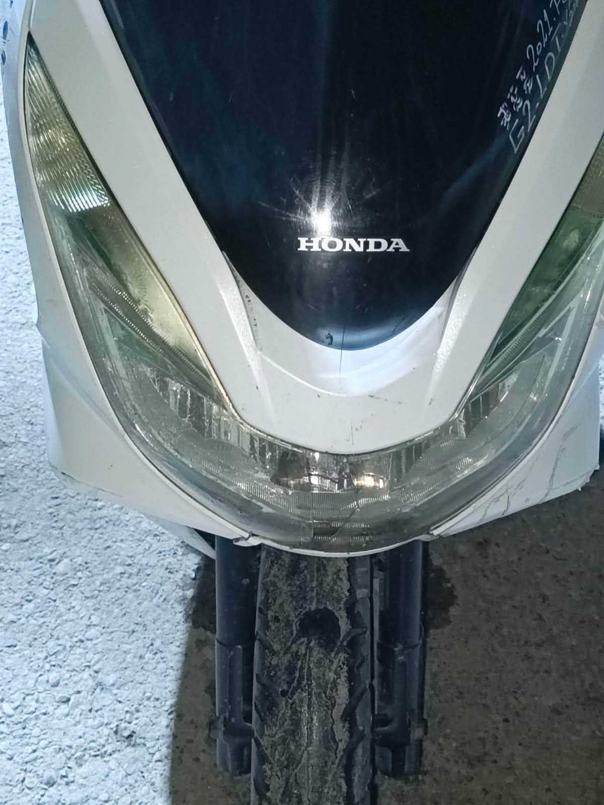 السلام عليكم 
دراجة PCX جيل ثاني بصمة مكينة 150ccدراجة خير من الله حساس ازدحام A استان حساس نقص بريك أمامي اللون ابيض صدفي مميز ماشية 36 حقيقي السعر 10$
رقم الهاتف *********** مكاني بغداد حي اور سبع قصور
