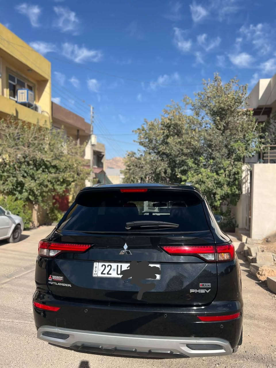 میتسوبیشی ئاوتلاندەر (Mitsubishi Outlander PHEV)
🔥 مۆدێل ٢٠٢٣ | فول فول مواسەفات (خانسە - استڕاد خاسە)
⚡ پلەگ ئین هایبرید (Plug-in Hybrid): کارەبا ⚡ + هایبرید 🔋 + بەنزین ⛽
🇨🇦 مەواسەفاتی کەنەدی
​ئۆتۆمبێلێکی زۆر کەشخە، خاوێن و بێ کێشە، تەقە و ڕەقە بەشەرت! ئامادەیە بۆ ئامێری کۆمپیوتەر و فەحصکردن، هیچ عەیب و کێشەیەکی نییە.
​📑 بەڵگەنامەکان (بەناوکردن):
​سنەوی بەناوی خۆمەوەیە و تا ساڵی ٢٠٣٠ نوێکراوەتەوە (بەناوی خۆمە).
​✨ دیارترین مواسەفاتەکان:
​سیستەمی کارکردن: پلەگ ئین هایبرید (بە کارەبای ماڵەوەش شەحن دەبێتەوە)
​ناوەوە: ناوقەیسی (Tan Interior) زۆر شاز
​کوشنەکان: مەساج (Massage Seats)، گەرمکەرەوە و کارەبایی
​مەکینە: ٤ سلیندەر (چوار پسن)
​سەقف: پانۆراما / سەقف سلاید
​سیستەمی لێخوڕین: فور ویل (4WD)
​شاشە و کامێرا: شاشەی گەورە، کامێرای ٣٦٠ پلە
​سیستەمی سەلامەتی: ڕادار، کوێرەنوقتە (Blind Spot)، بەسمە، ستارت، دەرگای دواوە کارەبایی (شەفت)
​📌 زانیارییەکانی تر:
​مۆدێل: 2023
​ڕەنگ: ڕەش
​ڕۆشتووی: 37,000 مایل
​بۆیاخ و زیان: دوو دەرگای لای سەکنی بیلادی گۆڕاوە، بە شەرتی ئێڕباگ (ئێڕباگی نەتەقیوە)
​مەرجی فەحص: تەقە و ڕەقە بەشەرت، بەشەرتی کۆمپیوتەر و فەحصکردن لە هەر شوێنێک (هەرچی عەیبی نییە).
​💰 نرخ: 243 کەمێک معامەلە
📍 شوێن: هەولێر
📞 ژمارەی پەیوەندی: ***********
ميتسوبيشي أوتلاندر (Mitsubishi Outlander PHEV)
🔥 موديل 2023 | أعلى فئة (فل كامل / مواصفات خاصة)
⚡ بلج إن هايبرد (Plug-in Hybrid): كهرباء ⚡ + هايبرد 🔋 + بنزين ⛽
🇨🇦 مواصفات كندية
​سيارة قمة في الفخامة والترتيب، نظيفة جداً وبدون أي مشاكل. الشرط على الفحص والكمبيوتر والهزة (تكة ورقة).
​📑 الأوراق والملكية:
​السنوية (الهزة) باسمي ومجددة لغاية سنة 2030.
​✨ أبرز المواصفات:
​نظام التشغيل: بلج إن هايبرد (قابلة للشحن من كهرباء المنزل)
​الداخلية: جلد لون قيسي (Tan Interior) شيك ومميز جداً
​المقاعد: مساج (Massage Seats)، تدفئة، وتحكم كهربائي
​المحرك: 4 سلندر
​الداخل: سقف بانوراما / سلايد
​نظام الدفع: فور ويل (4WD)
​الشاشة والكاميرات: شاشة كبيرة مع كاميرا 360 درجة
​أنظمة الأمان والرادارات: رادار أمامي وخلفي، نقطة سوداء (Blind Spot)، بصمة تشغيل، وباب خلفي كهربائي (شفت)
​📌 تفاصيل إضافية:
​الموديل: 2023
​اللون: أسود
​المسافة المقطوعة: 37,000 ميل
​الضرر والبخاخ: تبديل بابين جهة الكشن (الراكب) بلادي، بشرط الإيرباج (سليم لم يتفعل)
​شرط الفحص: بشرط الفحص بالكمبيوتر والهزة في أي مكان، خالية من أي عيوب أو مشاكل.
​💰  السعر: 243 مجال 
📍 الموقع: اربیل 
📞 رقم الاتصال: ***********
