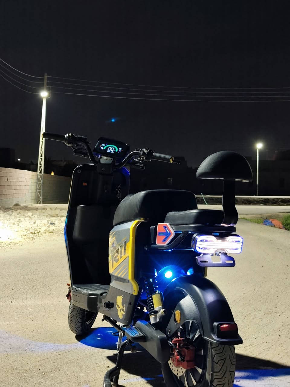 مكلف بالنشر
سلام عليكم 
WINLEE R11 2026 
خمس بطاريات 32 امبير 
ملف 2000 W
بريك دسك امامي خلفي 
لايت عالي ناصي + نشرات + اشاير يمين يسار + دبل رباعي 
نضام P / نضام بگ R 
كهربائيات شغاله بالكامل 
السعر 535 الف و بيها مجال للشراي 
للبيع فقط مكاني بصره 
للأستفسار 
*********** للرصيد فقط 
*********** للواتساب فقط
