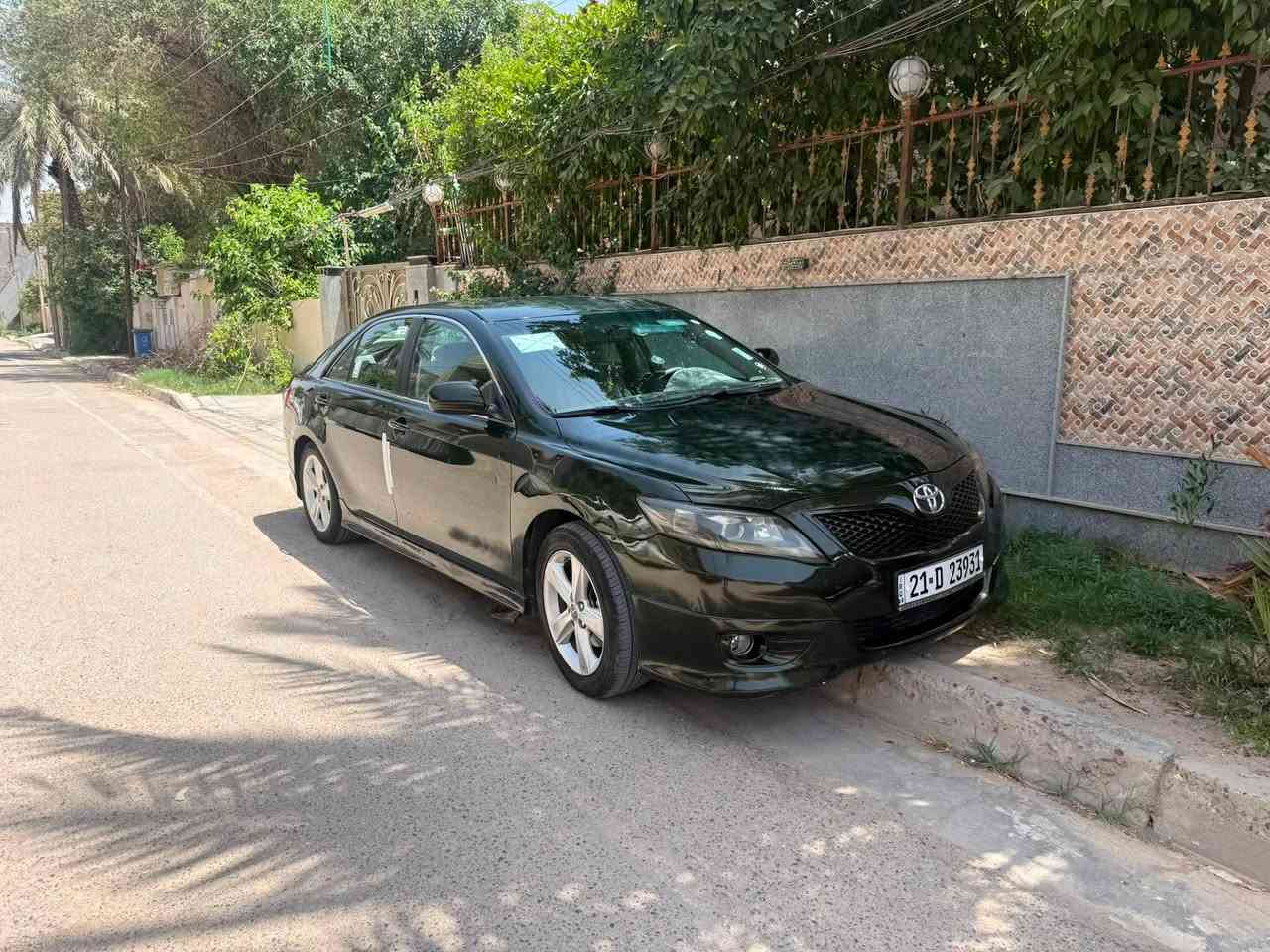 تحية طيبة 
للبيع فقط كامري 2010 وارد امريكي  حادث جدا بسيط طخه خفيفه بين الباب والجاملغ جهت السايق ونصبغن  لون السيارة زيتوني غامق. وبليل يبين اسود بدون ايرباك بدون اي تبديل لبيل واحد كل السيارة  صدر جديد زوج تايرات امامي جديد تبريد ❄️🌊 كير  ممتاز مكينه بس تنقيص وبخار خفيف فقط   رقم وهزه جديد. سنويه باسمي. مكاني بغداد الغزالية  
السعر 105
***********
