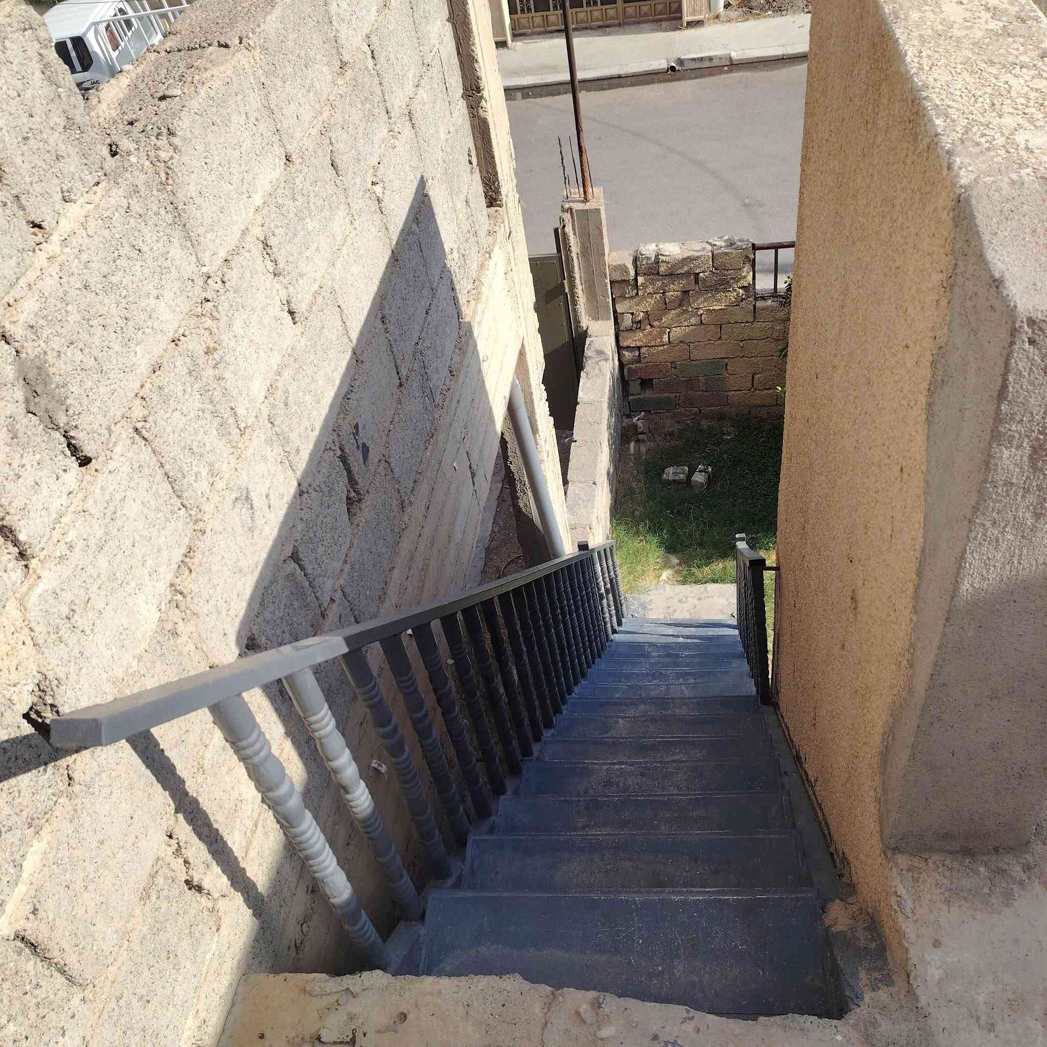 درج خارجي • حديد درجة أولى