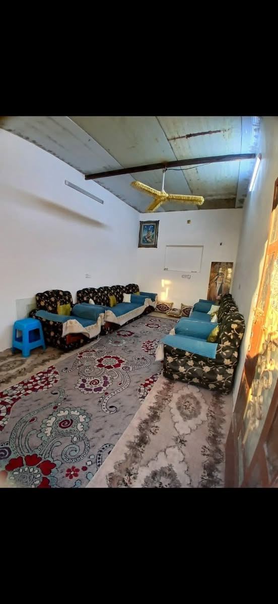 سلام عليكم يا الله بيت للبيع في الكرغولية  قرب جامعة الامام علي على شارع البيت يحتوي على غرفتين وصالة وديوانية صيحات جودة وصحية برى   مساحة 232 سعر مناسب رقم ***********
