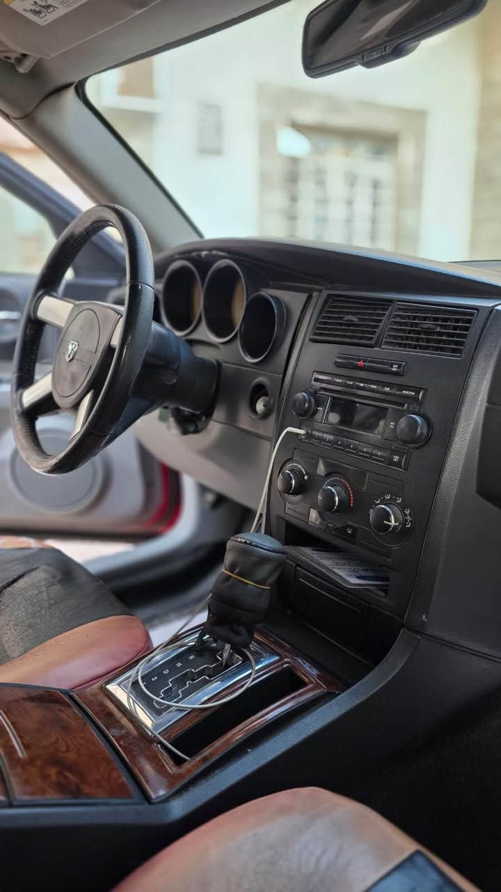 للبيع دوج جارجر .

مديل 2007 

محرك v6 سعة 3.5 

كلين تايتل 

كفالة من الضرر . عدى شخطات بسيطة 

رقم بصرة شبه مميز بأسمي . 

مكاني البصرة / ابو الخصيب 

للتواصل ***********

السعر 89 .

السيارة كاملة مكملة من كلشي . البصرة, العراق

