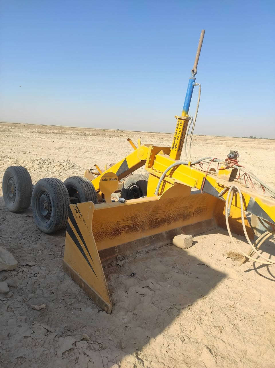 للبيع ليزر عرض مترين وخمسه وستين وفدان حجم14البير ثلاثي وخرماشه عرض ثلاثه متر ونص *********** السماوه قضاء الخضر
