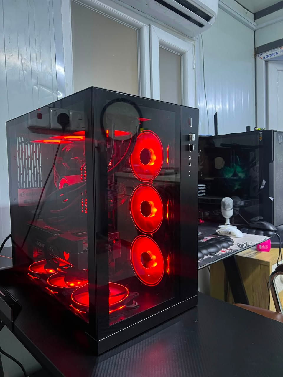 السلام عليكم شباب شلونكم
#للبيع تجميعة Gaming Pc 
المواصفات 

معالج cor i9 13900f ☠️

كرت شاشة Asus tuf 4070ti 12G🔥

مذر بورد Asus Rog Strix Z690-E 

رامات corsair dominator 2x16 32g ddr5 ☠️

بور سبلاي deep cool 850w gold 

مبرد deep cool 360mm liquid 

هارد للنظام 1 تيرا ssd

 Auer8 Case Lian Li🔥

مستخدم شبه جديد كفالة عامة نظافة 100% 
للتواصل *********** whatsApp# 
او مسنجر عبر الصفحة 
مع تحياتي ومحبتي 
Joy-Store ❤️
