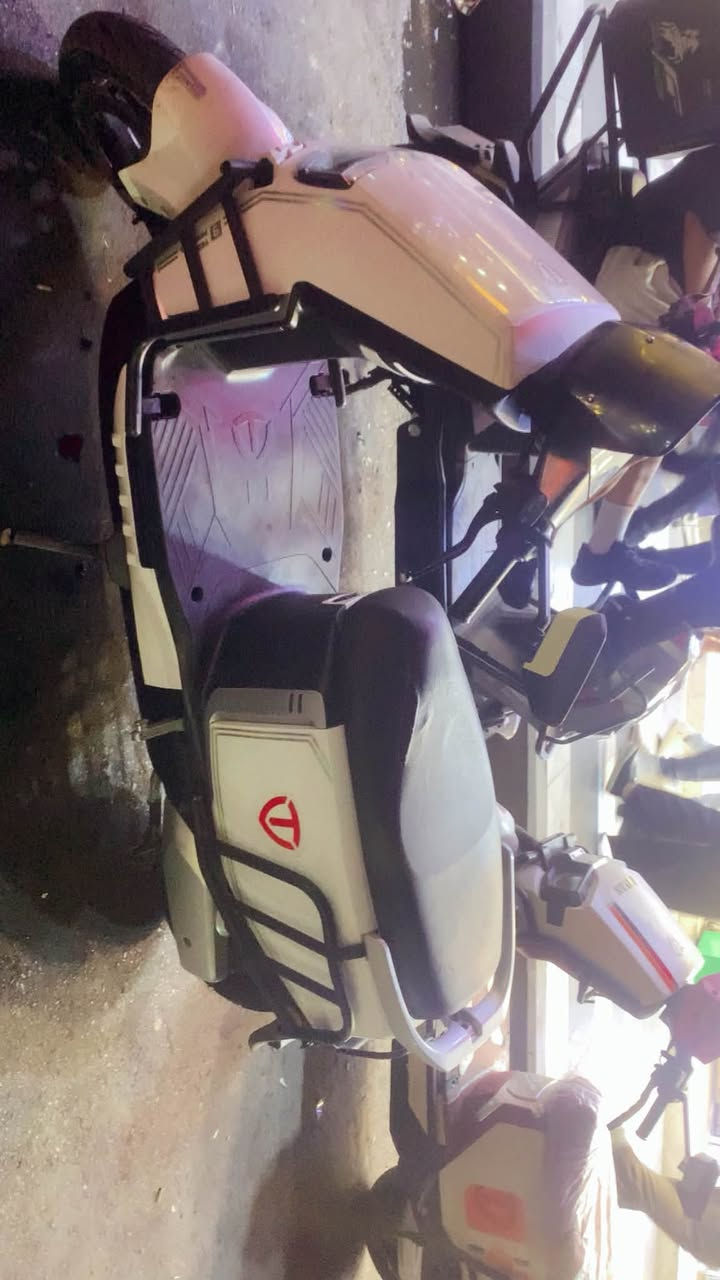 دراجه شركه تايلج العالمية معروفه مواصفاتها 
بطاريات فول ع فحص
للبيع ب800 وبيها مجال او مراوس بدراجة ام عيون او وحش الكون عنوان بغداد للتواصل ***********
